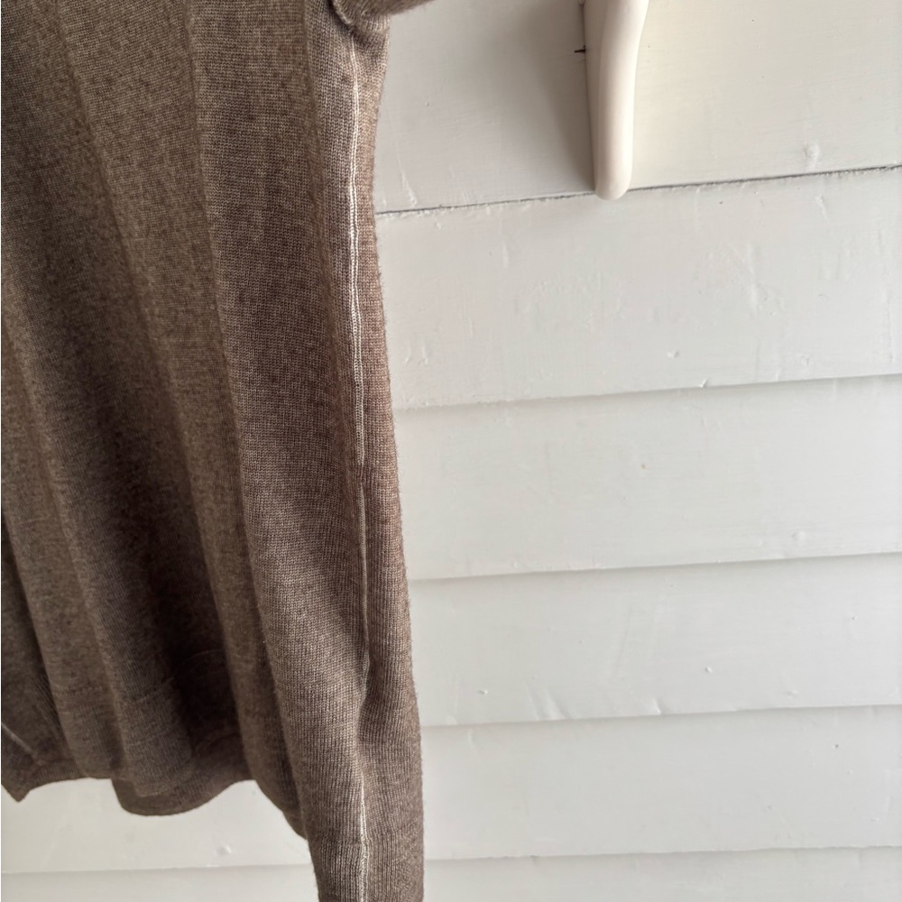 Pendleton Men's V-Neck Merino Wool Sweater in in a Greenish Brown Size Large - Picture 8 of 11
